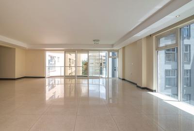 3 Bed Apartment with En Suite in Riverside - 4
