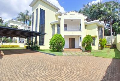 5 Bed Townhouse with En Suite in Lavington - 2