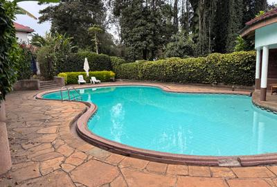 4 Bed House with En Suite in Lavington - 2