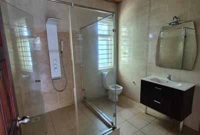 6 Bed House with En Suite in Rosslyn - 4