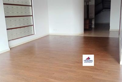 4 Bed Apartment with En Suite in Parklands - 4