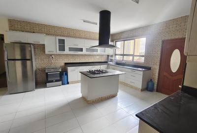 3 Bed Apartment with En Suite in Kilimani - 4