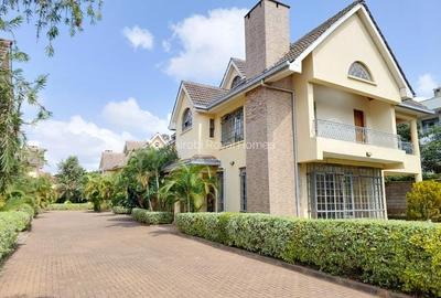 5 Bed Townhouse with En Suite in Lavington - 3