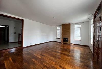 5 Bed Townhouse with En Suite in Lavington - 2