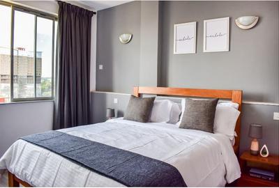 Serviced 2 Bed Apartment with En Suite in Parklands - 3