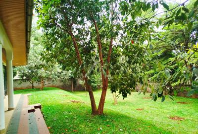 5 Bed House with En Suite in Runda - 2