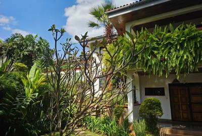 5 Bed House with En Suite in Runda - 2
