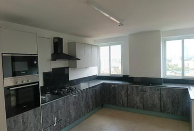 4 Bed Apartment with En Suite in Spring Valley - 3