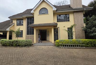 5 Bed Villa with En Suite in Lavington