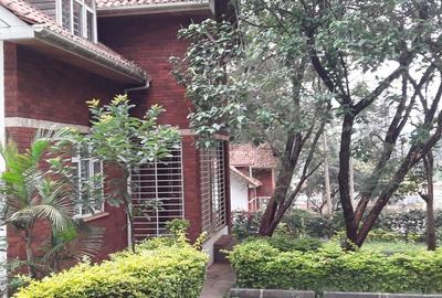 5 Bed House with En Suite at Rosslyn - 3