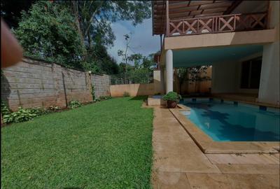 4 Bed Townhouse with En Suite at Lavington - 2
