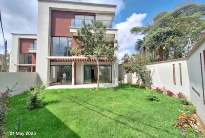 5 Bed Townhouse with En Suite at Lavington Green - 3