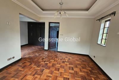 4 Bed House with En Suite in Rosslyn - 3
