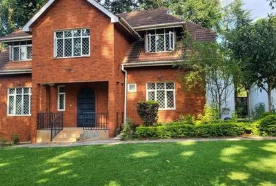 5 Bed Townhouse with En Suite at Rosslyn Lone Tree