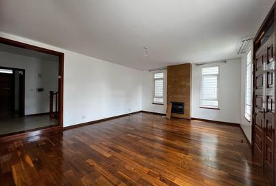 5 Bed Townhouse with En Suite in Lavington - 3