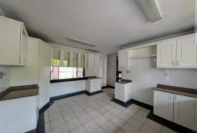 4 Bed Townhouse with En Suite in Kileleshwa - 4