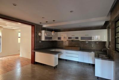 5 Bed Townhouse with En Suite at Lavington Green - 3