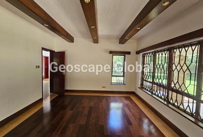 4 Bed House with En Suite in Runda - 2