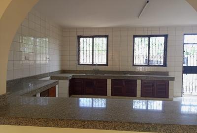 4 Bed Villa with En Suite in Nyali Area