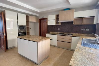 4 Bed Apartment with En Suite at Riverside Drive
