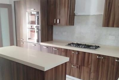 5 Bed Townhouse with En Suite at Lavington - 3