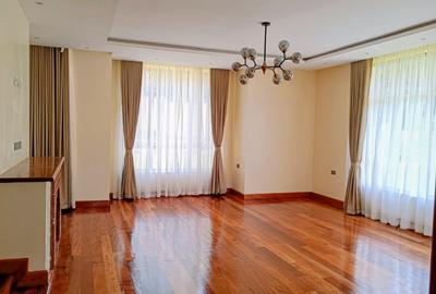 4 Bed House with En Suite in Rosslyn - 3