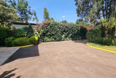 5 Bed House with Garden in Rosslyn - 2