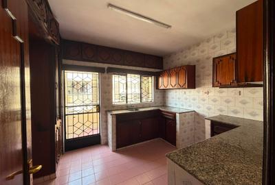 3 Bed Apartment with Parking in Rhapta Road - 4