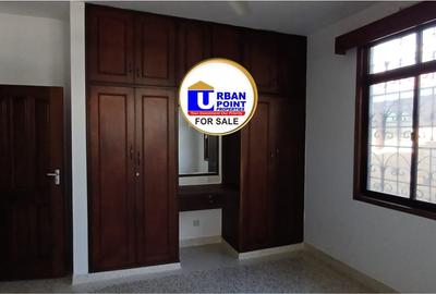 5 Bed House with En Suite in Nyali Area - 3
