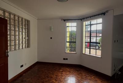 5 Bed Townhouse with En Suite in Lavington - 3