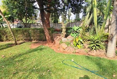 5 Bed House with En Suite in Runda - 2