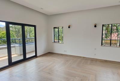 5 Bed Villa with En Suite in Lavington