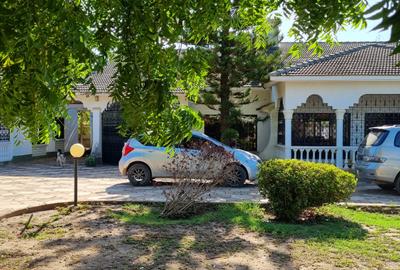 4 Bed Villa with En Suite at Pride Inn - 3