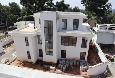 5 Bed Villa with En Suite at Kyuna Road - 4