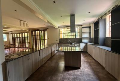 4 Bed Townhouse with En Suite at Rosslyn - 3