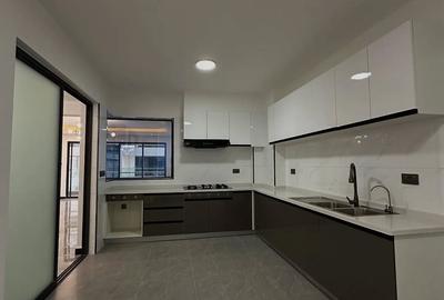 4 Bed Apartment with En Suite at Valley Arcade - 4