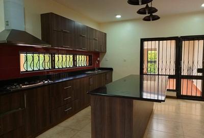 4 Bed Townhouse with En Suite in Runda - 3