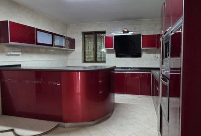 5 Bed Townhouse with En Suite in Lavington - 3