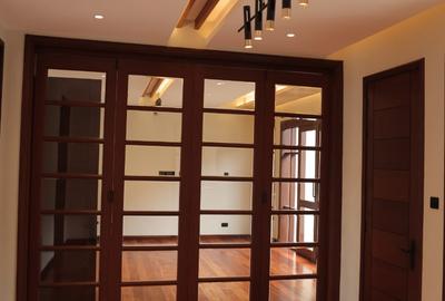 5 Bed Townhouse with En Suite in Runda - 3