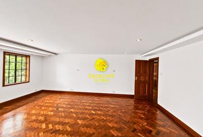 5 Bed House with En Suite in Runda - 4