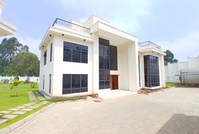 6 Bed Villa with En Suite at Kyuna Road - 3