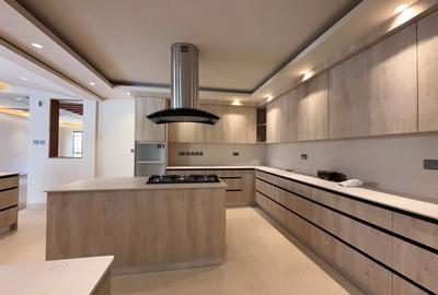 4 Bed Townhouse with En Suite in General Mathenge - 3