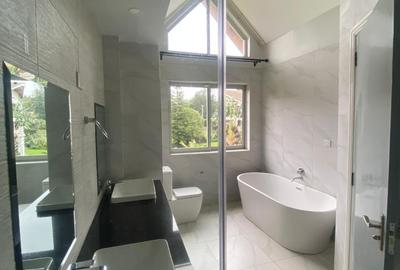 5 Bed Townhouse with En Suite in Nyari - 4
