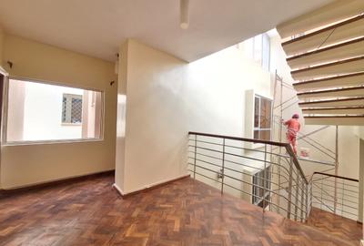 5 Bed Townhouse with En Suite at Lavington - 3