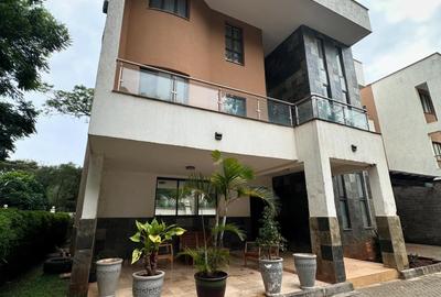 5 Bed Townhouse with En Suite in Lavington