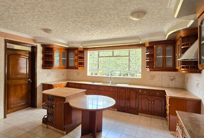 5 Bed House with En Suite in Runda - 4