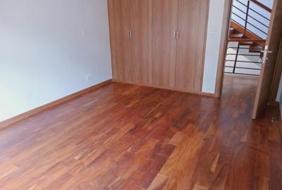 5 Bed Townhouse with En Suite in Lavington - 4