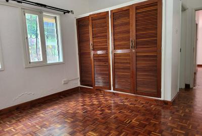 4 Bed Townhouse with En Suite in Hill View - 2
