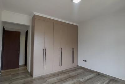 2 Bed Apartment with En Suite in Brookside - 3
