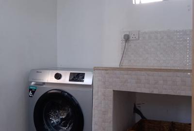 1 Bed House with En Suite at Tree Lane - 3